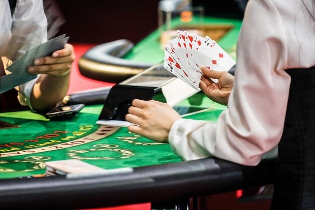bet356 Dice Game mobile interface showing simplified live roulette wheel and betting grid
